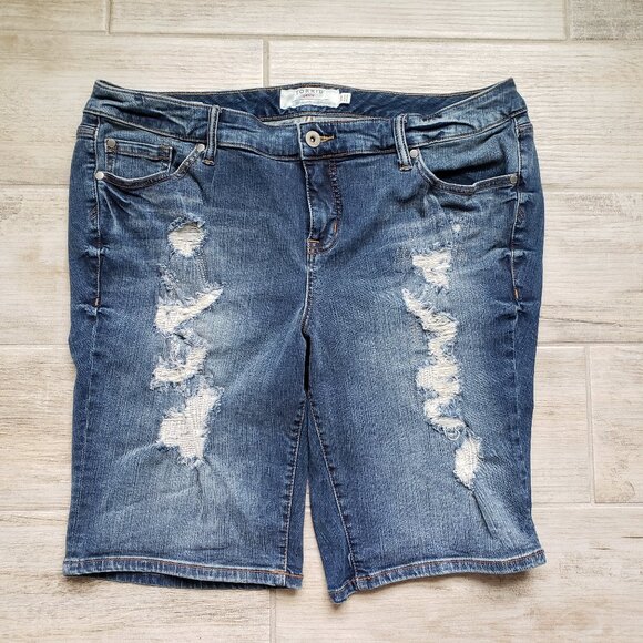 Torrid Bermuda Jeans Women's Distressed Frayed Medium Wash Stretchy Blue 20 - Picture 1 of 6